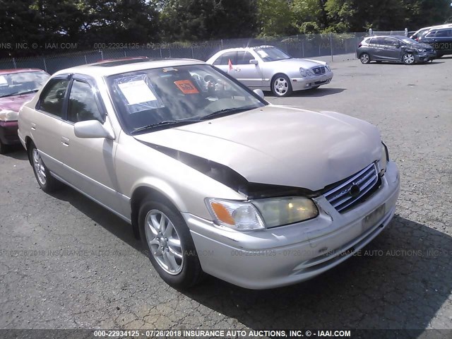 JT2BF28K210319418 - 2001 TOYOTA CAMRY LE/XLE BEIGE photo 1