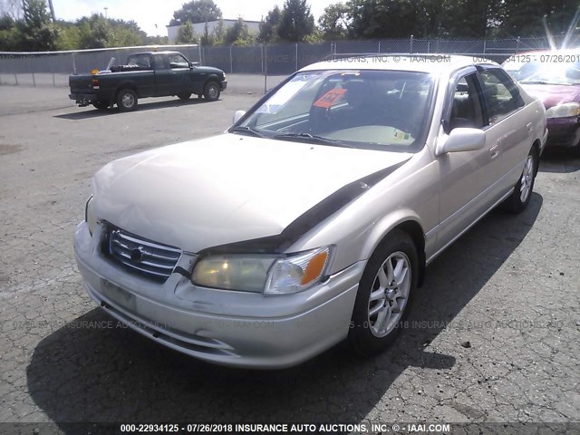 JT2BF28K210319418 - 2001 TOYOTA CAMRY LE/XLE BEIGE photo 2