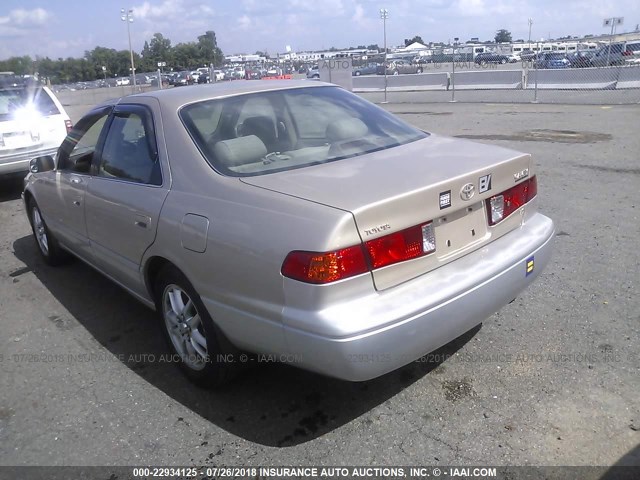 JT2BF28K210319418 - 2001 TOYOTA CAMRY LE/XLE BEIGE photo 3
