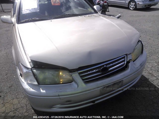 JT2BF28K210319418 - 2001 TOYOTA CAMRY LE/XLE BEIGE photo 6