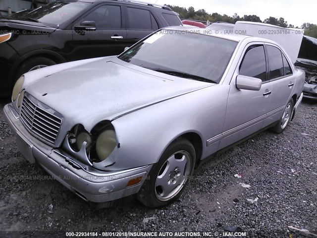 WDBJF72F6VA317438 - 1997 MERCEDES-BENZ E 420 SILVER photo 2