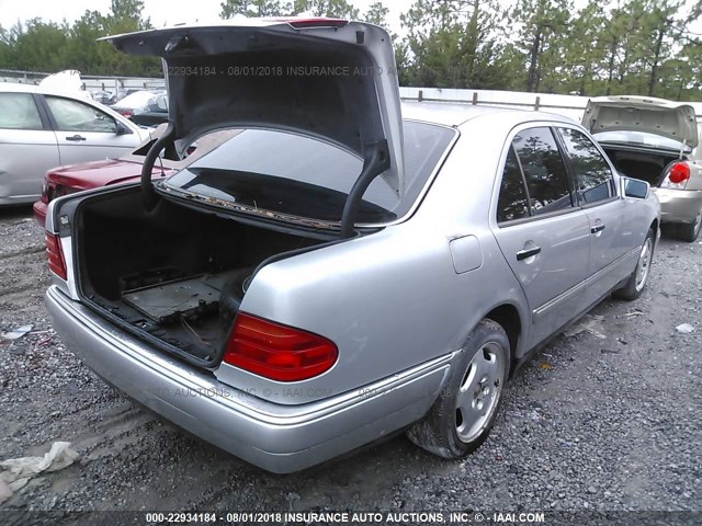 WDBJF72F6VA317438 - 1997 MERCEDES-BENZ E 420 SILVER photo 4