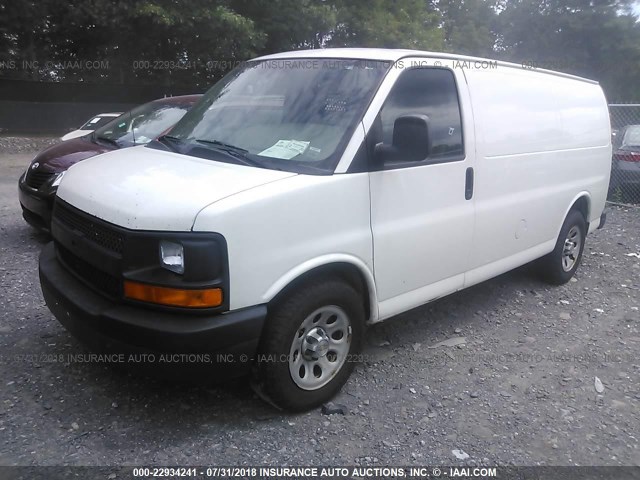 1GCSGAFX3D1167841 - 2013 CHEVROLET EXPRESS G1500  WHITE photo 2