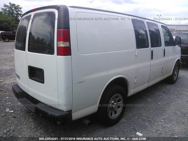 1GCSGAFX3D1167841 - 2013 CHEVROLET EXPRESS G1500  WHITE photo 4