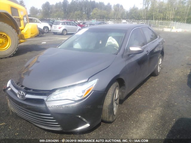 4T1BF1FKXFU486254 - 2015 TOYOTA CAMRY LE/XLE/SE/XSE 灰色 照片 2