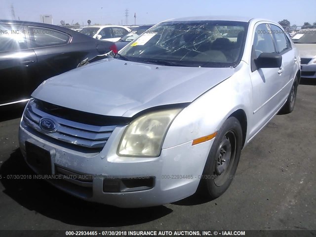 3FAFP06Z46R197717 - 2006 FORD FUSION S SILVER photo 2