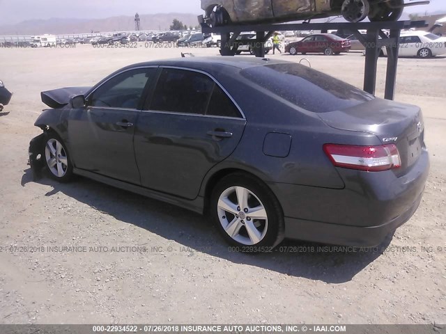 4T1BF3EK4BU603799 - 2011 TOYOTA CAMRY SE/LE/XLE 灰色 照片 3