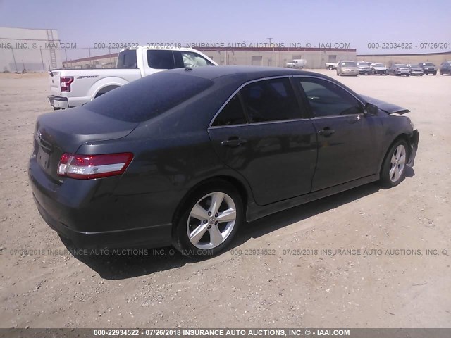 4T1BF3EK4BU603799 - 2011 TOYOTA CAMRY SE/LE/XLE 灰色 照片 4