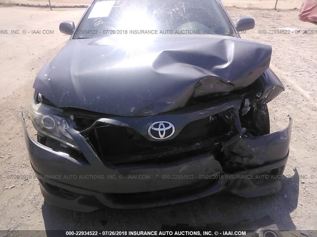 4T1BF3EK4BU603799 - 2011 TOYOTA CAMRY SE/LE/XLE 灰色 照片 6
