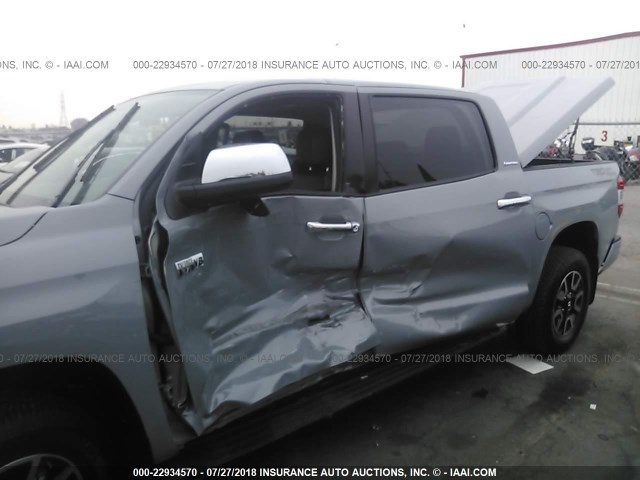 5TFFY5F1XJX230637 - 2018 TOYOTA TUNDRA CREWMAX LIMITED GRAY photo 6