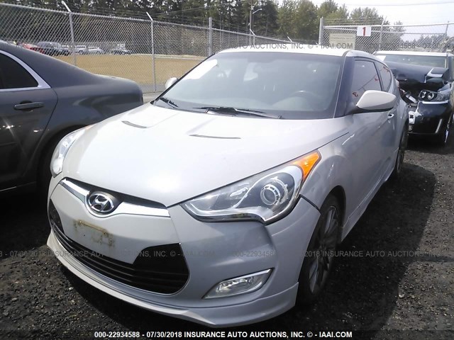 KMHTC6ADXDU152841 - 2013 HYUNDAI VELOSTER GRAY photo 2