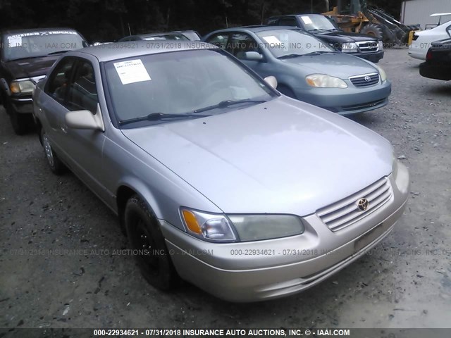 4T1BG22K2WU247757 - 1998 TOYOTA CAMRY CE/LE/XLE 银色 照片 1