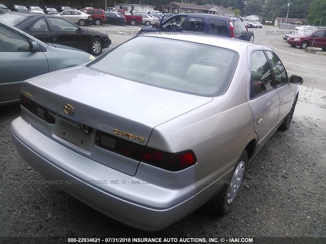 4T1BG22K2WU247757 - 1998 TOYOTA CAMRY CE/LE/XLE 银色 照片 4