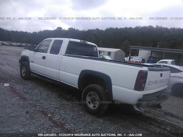 1GCHC29UX3E193888 - 2003 CHEVROLET SILVERADO C2500 HEAVY DUTY WHITE photo 3