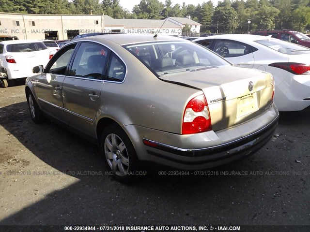 WVWRH63B41P283396 - 2001 VOLKSWAGEN PASSAT GLX 金色 照片 3