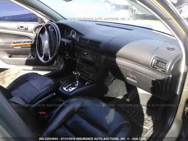 WVWRH63B41P283396 - 2001 VOLKSWAGEN PASSAT GLX 金色 照片 5