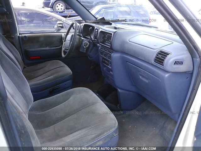 1P4GH44R8RX189231 - 1994 PLYMOUTH GRAND VOYAGER SE WHITE photo 5