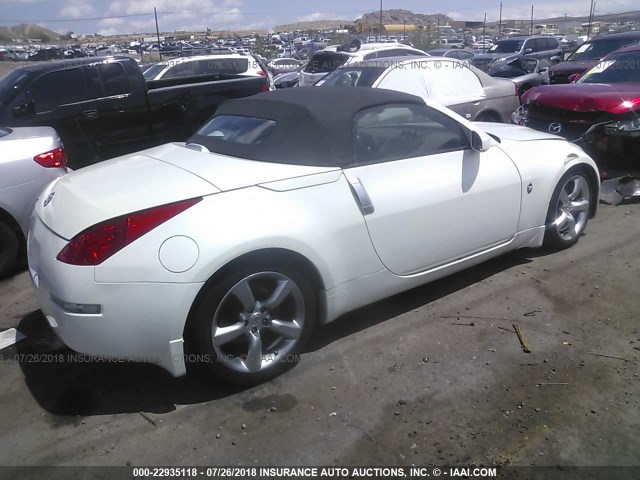 JN1BZ36A18M851294 - 2008 NISSAN 350Z ROADSTER WHITE photo 4