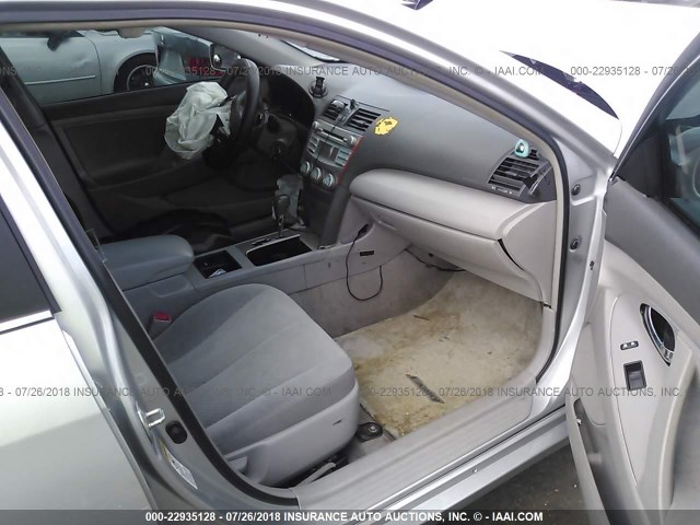 4T1BE46K67U126193 - 2007 TOYOTA CAMRY NEW GENERAT CE/LE/XLE/SE SILVER photo 5