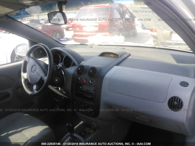 KL1TJ52614B161709 - 2004 CHEVROLET AVEO LS SILVER photo 5