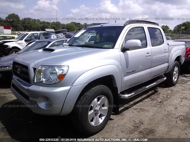 5TELU42N68Z584109 - 2008 TOYOTA TACOMA DOUBLE CAB SILVER photo 2