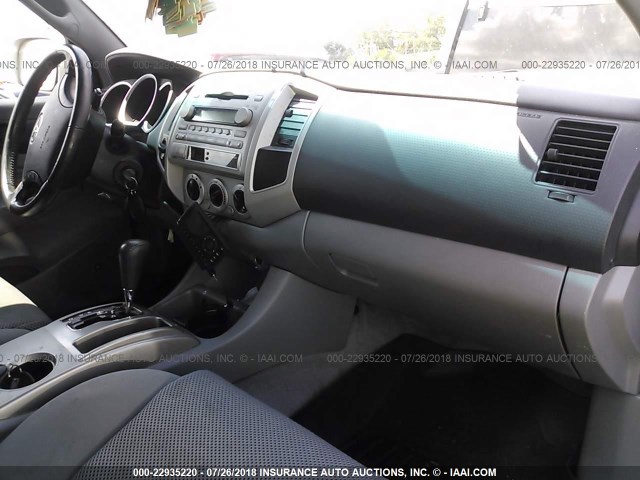 5TELU42N68Z584109 - 2008 TOYOTA TACOMA DOUBLE CAB ვერცხლისფერი ფოტო 5