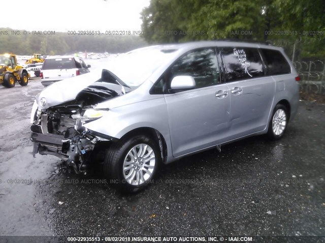 5TDYK3DC6CS187569 - 2012 TOYOTA SIENNA XLE/LIMITED SILVER photo 2