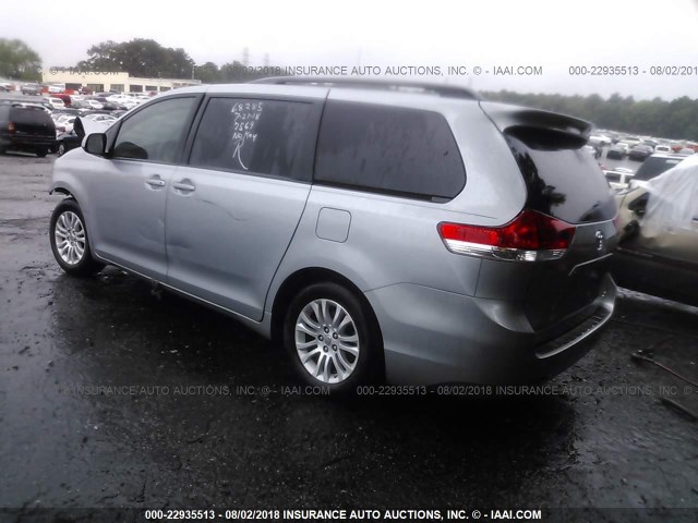 5TDYK3DC6CS187569 - 2012 TOYOTA SIENNA XLE/LIMITED SILVER photo 3