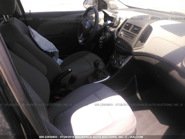 1G1JB6SH7F4168152 - 2015 CHEVROLET SONIC LS BLACK photo 5