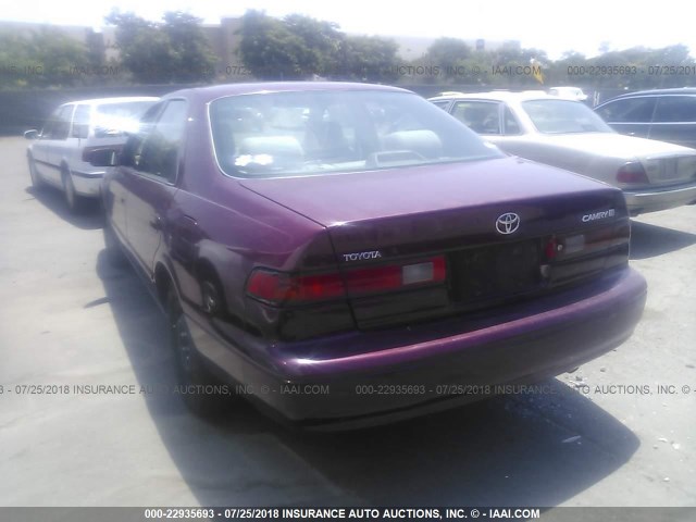 JT2BG22KXW0260633 - 1998 TOYOTA CAMRY CE/LE/XLE RED photo 3
