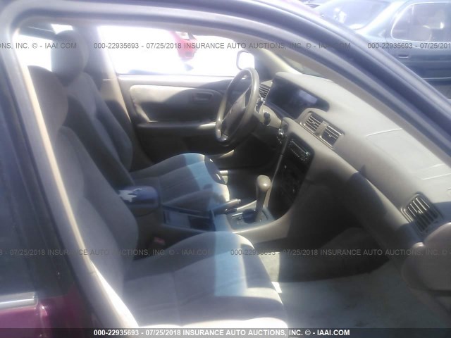 JT2BG22KXW0260633 - 1998 TOYOTA CAMRY CE/LE/XLE 红色 照片 5