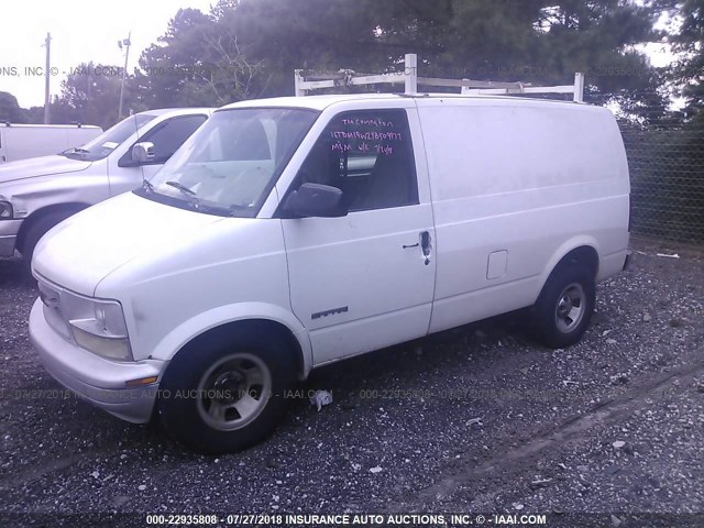 1GTDM19W2YB509977 - 2000 GMC SAFARI XT WHITE photo 2