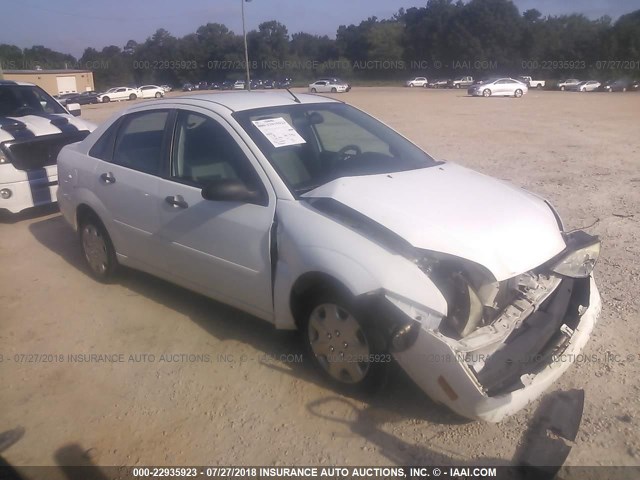 1FAFP34N07W320977 - 2007 FORD FOCUS ZX4/S/SE/SES WHITE photo 1