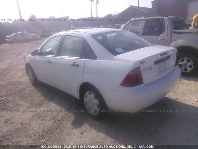 1FAFP34N07W320977 - 2007 FORD FOCUS ZX4/S/SE/SES WHITE photo 3