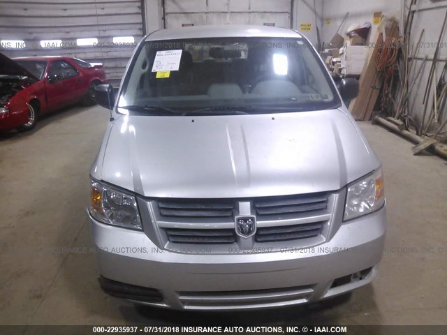 1D8HN44H28B140449 - 2008 DODGE GRAND CARAVAN SE SILVER photo 6