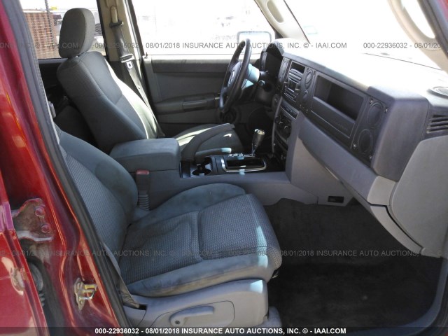 1J8HG48K16C225880 - 2006 JEEP COMMANDER RED photo 5