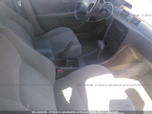 JT2BG22K9Y0413716 - 2000 TOYOTA CAMRY CE/LE/XLE თეთრი ფოტო 5
