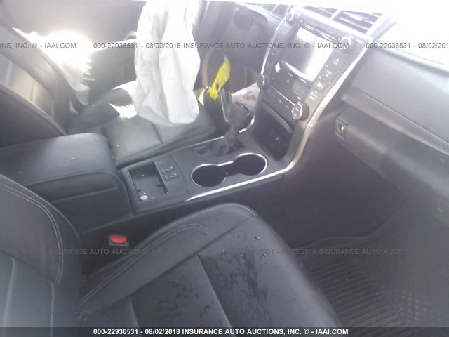 4T1BK1FK1HU584345 - 2017 TOYOTA CAMRY XSE/XLE Qızıl foto 5