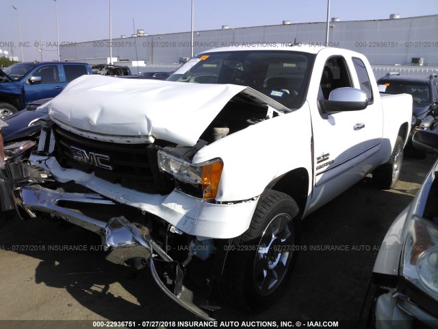 1GTSCVE03AZ259844 - 2010 GMC SIERRA C1500 SLE WHITE photo 2