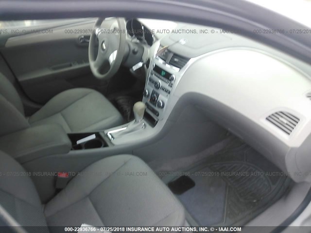 1G1ZA5EU9CF172907 - 2012 CHEVROLET MALIBU LS 银色 照片 5