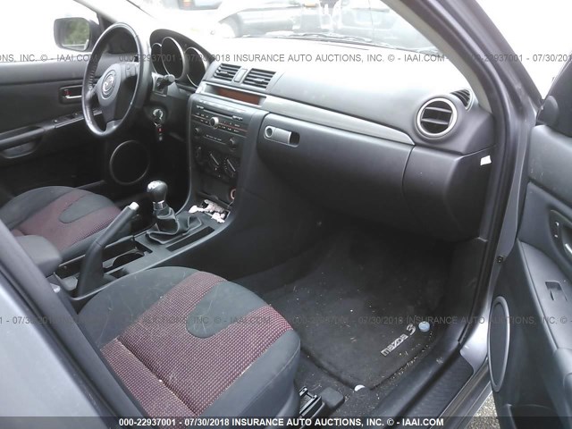 JM1BK344561489144 - 2006 MAZDA 3 HATCHBACK GRAY photo 5