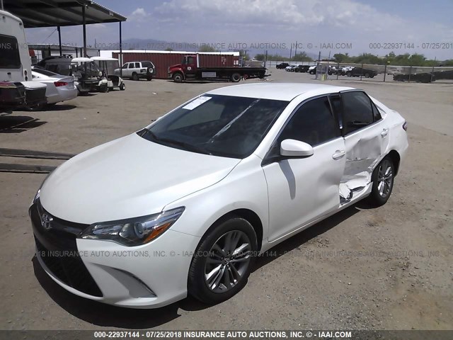 4T1BF1FK6HU289701 - 2017 TOYOTA CAMRY LE/XLE/SE/XSE 白色 照片 2