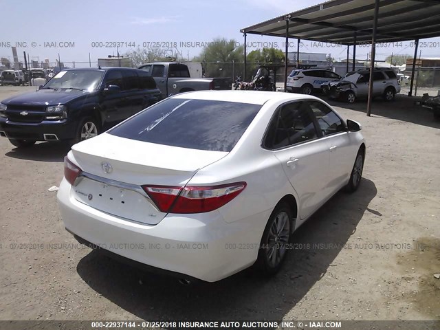 4T1BF1FK6HU289701 - 2017 TOYOTA CAMRY LE/XLE/SE/XSE 白色 照片 4
