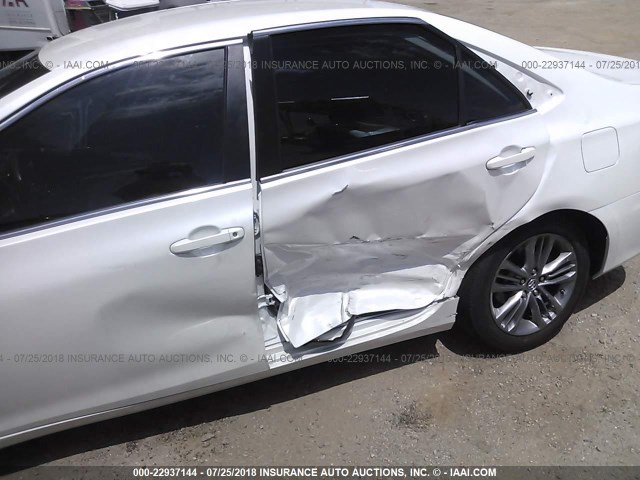 4T1BF1FK6HU289701 - 2017 TOYOTA CAMRY LE/XLE/SE/XSE 白色 照片 6