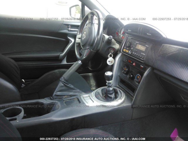 JF1ZNAA13D1723112 - 2013 TOYOTA SCION FR-S WHITE photo 5