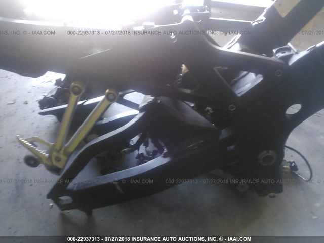 JS1GR7JA142105557 - 2004 SUZUKI GSX-R750 K BLACK photo 8