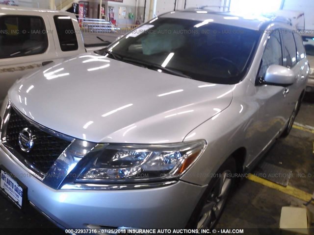 5N1AR2MM2DC648541 - 2013 NISSAN PATHFINDER S/SV/SL/PLATINUM SILVER photo 2