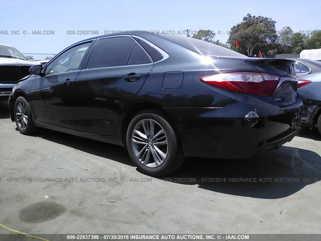 4T1BF1FK8FU033167 - 2015 TOYOTA CAMRY LE/XLE/SE/XSE BLACK photo 3