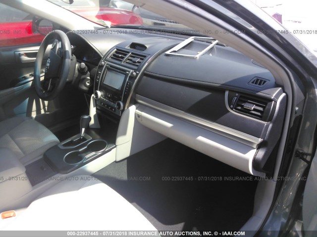 4T4BF1FK6ER345881 - 2014 TOYOTA CAMRY L/SE/LE/XLE 灰色 照片 5