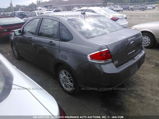 1FAHP3FN8AW267717 - 2010 FORD FOCUS SE GRAY photo 3